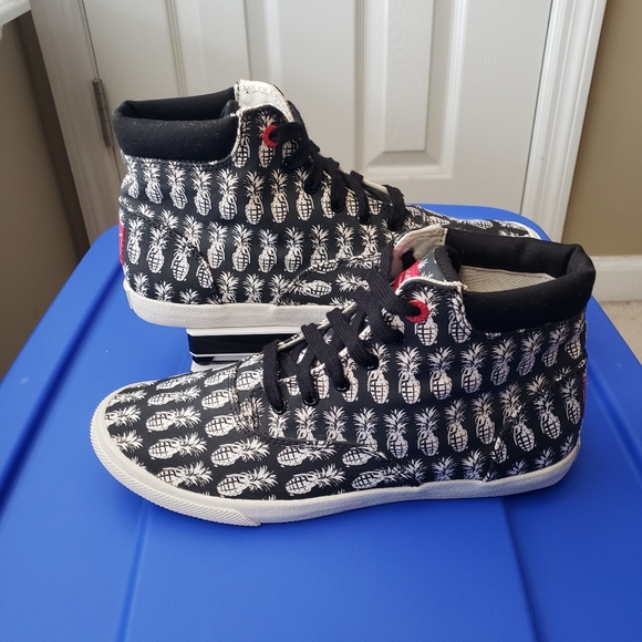 Bucketfeet Shoes - Picture 4 of 5